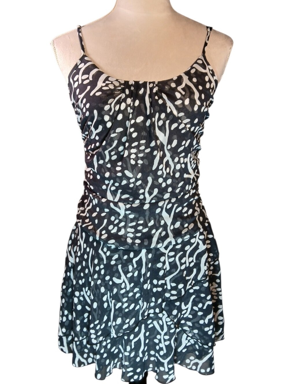 NWT Diane Von Furtenberg Flowing Black & White Mini Dress Size. Medium